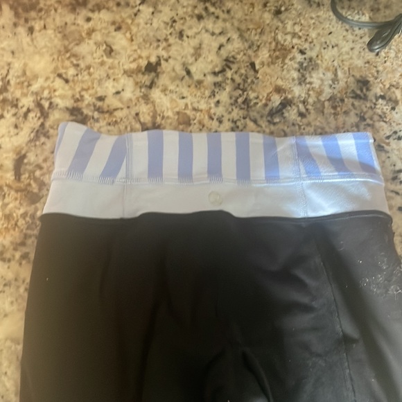 Lululemon leggings size 2 - Picture 2 of 3